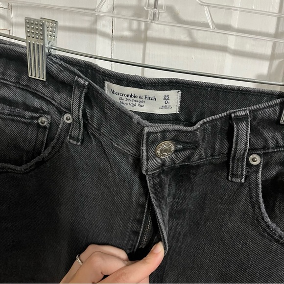 Abercrombie & Fitch 90s Straight Ultra High Rise Jeans 25 Black Split Hem 0 E2 - Picture 2 of 9